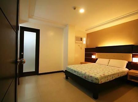 Olongapo Travel Lodge Esterno foto